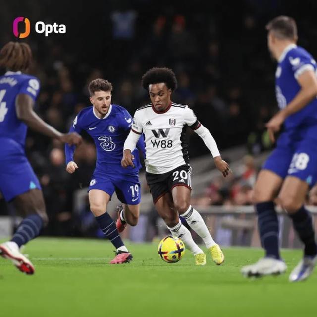 40岁压哨绝杀！詹姆斯闷声做大事，还公开辟谣！